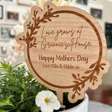 Load image into Gallery viewer, Love Grows Here Plaque Stalk
