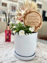 Load image into Gallery viewer, Love Grows Here Plaque Stalk

